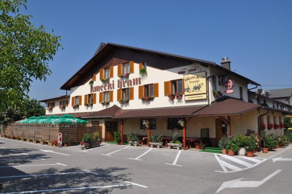 Hotel Penzion Kmecki hram (Lubiana)