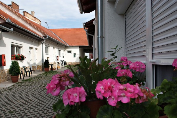 Hotel Hungária Apartments (Pecz)