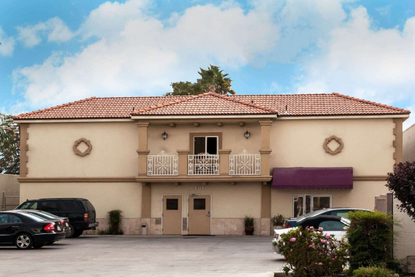 KNIGHTS INN & SUITES BAKERSFIELD (Bakersfield)