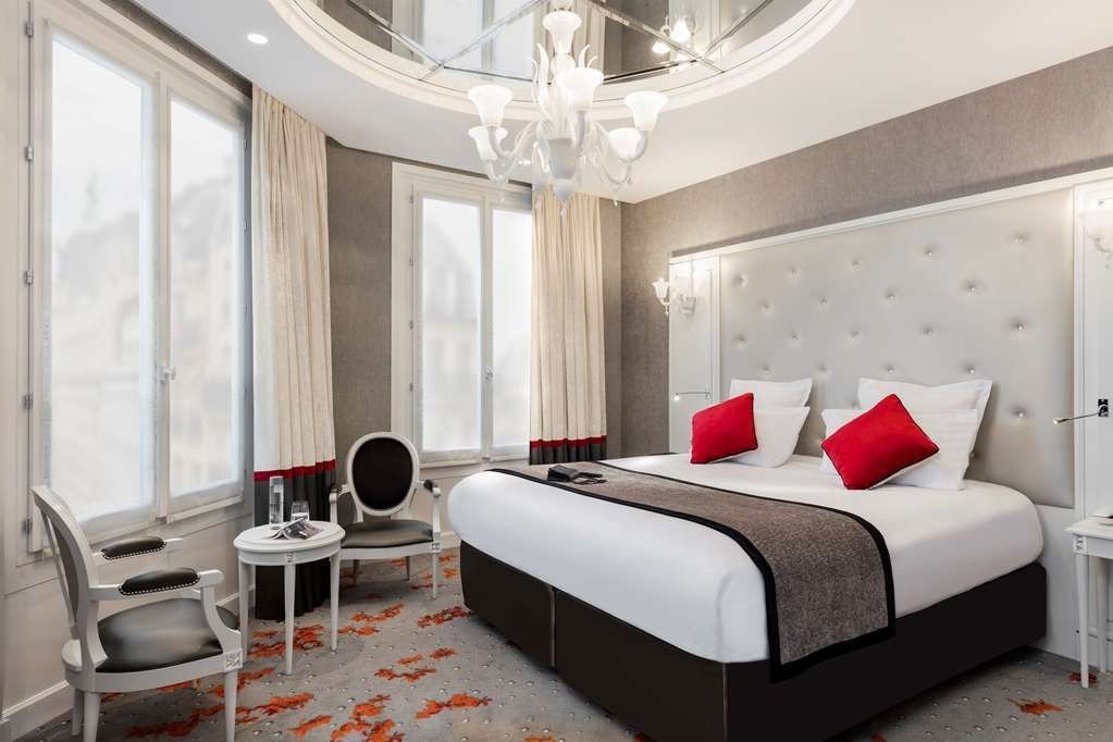 Maison Albar Hotels Le Diamond  Hotel with ceiling mirror Paris