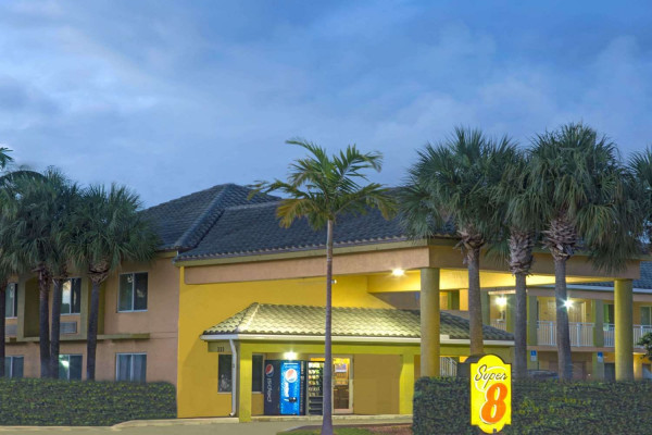 Hotel SUPER 8 DANIA FT. LAUDERDALE (Dania Beach)