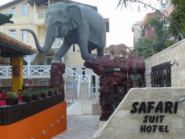 Safari Suit Hotel (Side)